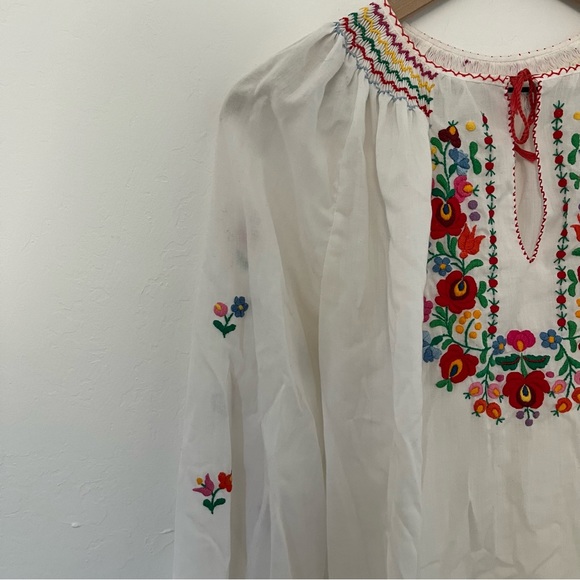 Vintage Embroidered Flower Blouse - Picture 5 of 8